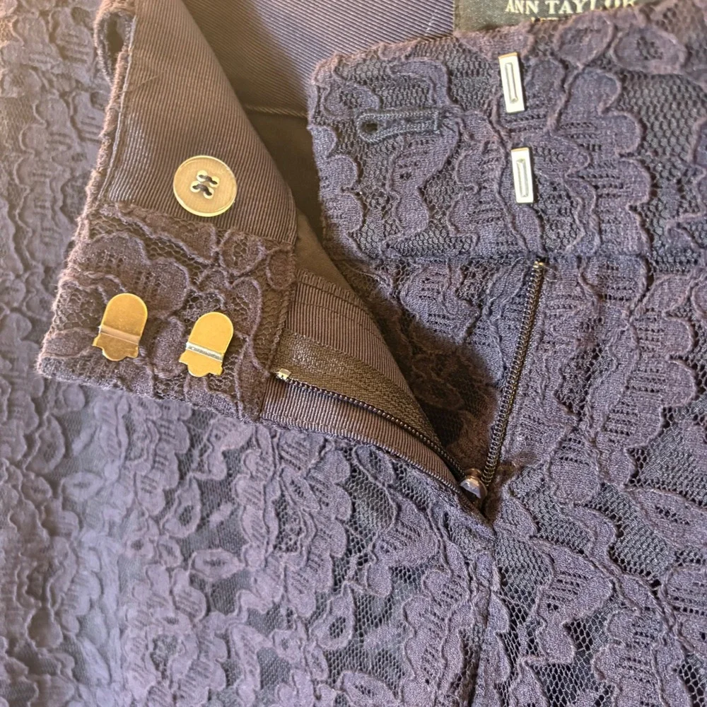 Ann Taylor Navy Blue Floral Lace Slim Cropped Pants‎ Size 0